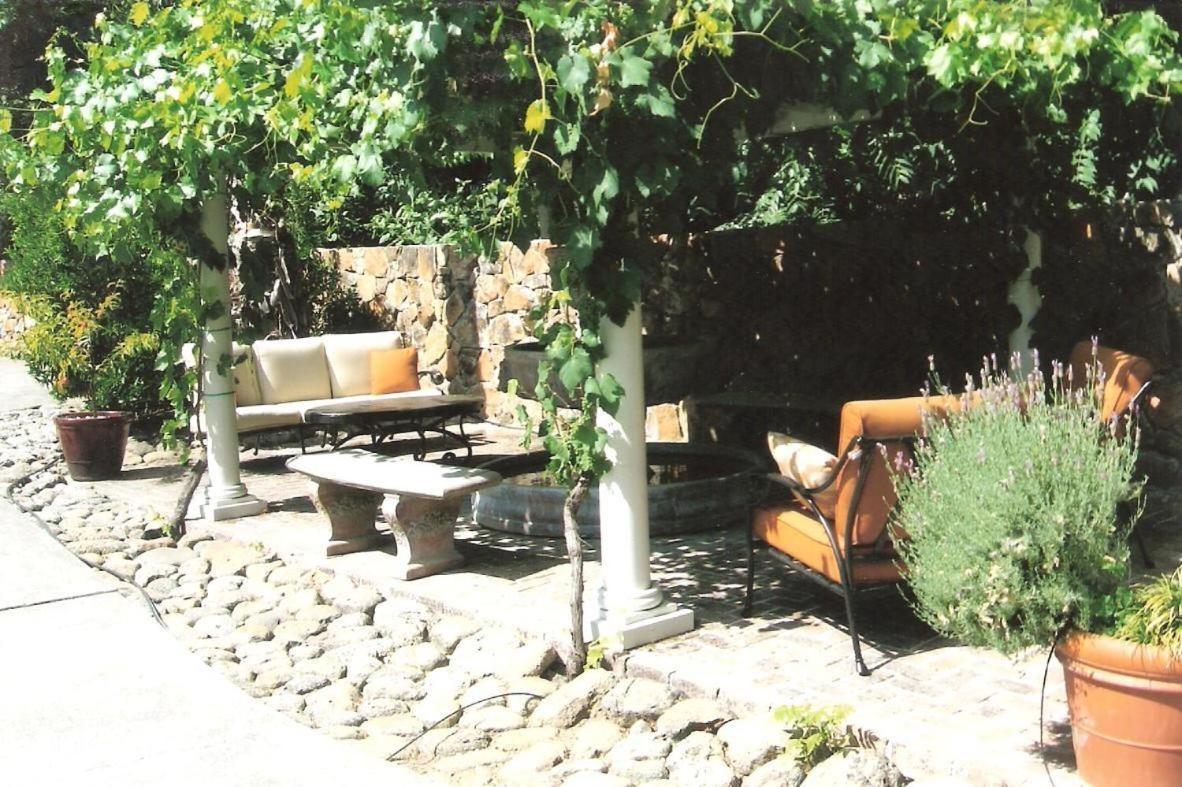 Spanish Villa Inn ست. هيلينا المظهر الخارجي الصورة